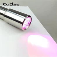 Terapi Lampu Merah Dipegang Tangan untuk Sakit